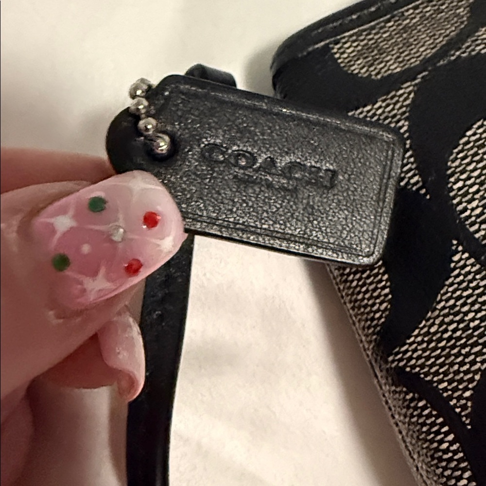 Coach Horse and Carriage signature Monogram Black and white Wristlet Like New! - Picture 5 of 8